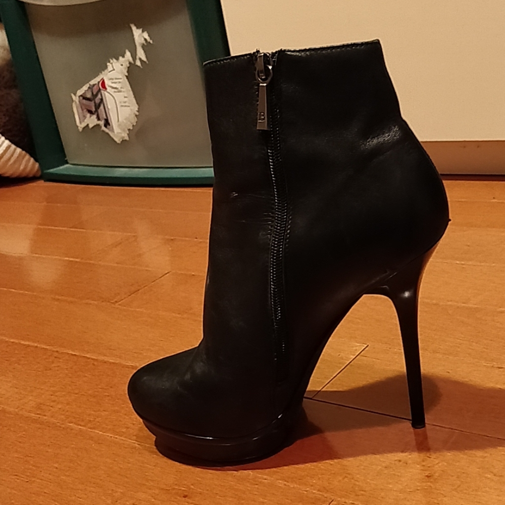 Boots - Picture 3 of 3